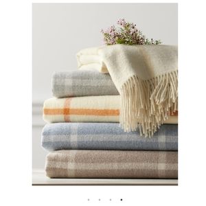 BNWT Avery Alpaca Throw - 50"x70" - Oatmeal/Ivory